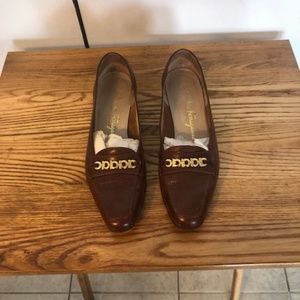 SALVATORE FERRAGANO LIZARD FLATS W/GOLD BUCKLE